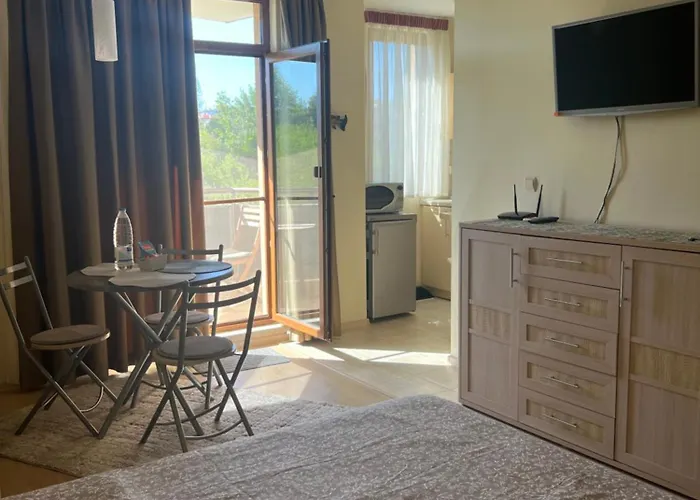 студио в комплекс нестинарка Apartment *